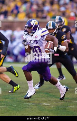 17 septembre 2011 - Columbia, Missouri, États-Unis - Western Illinois Leathernecks running back Larry Patterson (20) en action lors d'un match entre l'Université du Missouri et de l'ouest de l'Illinois. Le jeu a été joué sur Faurot Field au Memorial Stadium sur le campus de l'Université du Missouri à Columbia (Missouri). Le Missouri Tigers défait le Western Illinois 69-0. (Crédit Image : © Ji Banque D'Images