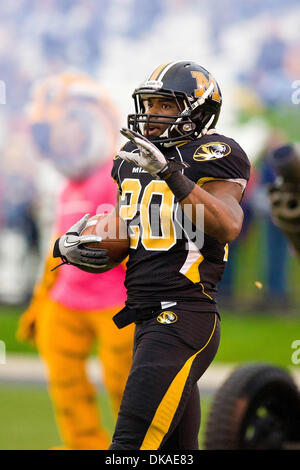 17 septembre 2011 - Columbia, Missouri, États-Unis - Missouri Tigers d'utiliser de nouveau Henry Josey (20) réagit après son atterrissage. Le jeu a été joué sur Faurot Field au Memorial Stadium sur le campus de l'Université du Missouri à Columbia (Missouri). Le Missouri Tigers défait le Western Illinois 69-0. (Crédit Image : © Jimmy Simmons/ZUMAPRESS.com) Southcreek/mondial Banque D'Images