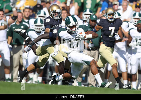 17 septembre 2011 - South Bend, Indiana, États-Unis - Michigan State Spartans coffre Kurtis Drummond (27) intercepte le ballon pendant le match contre les Notre Dame Fighting Irish au stade Notre-dame. Notre Dame de l'État du Michigan défait 31-13. (Crédit Image : © Rey Del Rio/ZUMAPRESS.com) Southcreek/mondial Banque D'Images