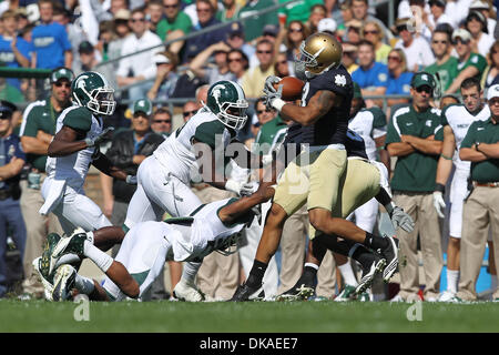 17 septembre 2011 - South Bend, Indiana, États-Unis - Notre Dame Fighting Irish wide receiver Michael Floyd (3) un passage à l'encontre de la Michigan State Spartans au stade Notre-dame. Notre Dame de l'État du Michigan défait 31-13. (Crédit Image : © Rey Del Rio/ZUMAPRESS.com) Southcreek/mondial Banque D'Images