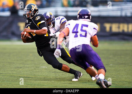 17 septembre 2011 - Columbia, Missouri, États-Unis - Missouri Tigers quarterback James Franklin (1) exécute la balle lors d'un match entre l'Université du Missouri et de l'ouest de l'Illinois. Le jeu a été joué sur Faurot Field au Memorial Stadium sur le campus de l'Université du Missouri à Columbia (Missouri). (Crédit Image : © Scott Kane/ZUMAPRESS.com) Southcreek/mondial Banque D'Images