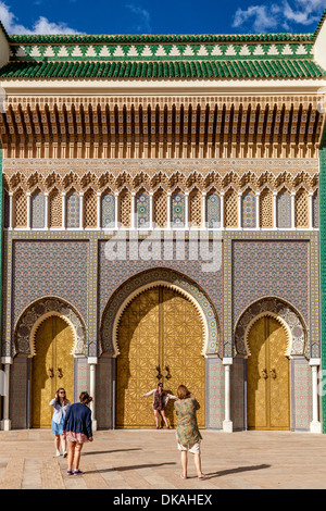 Les portes d'Airain du palais royal (Dar el-Makhzen), Fès, Maroc Banque D'Images