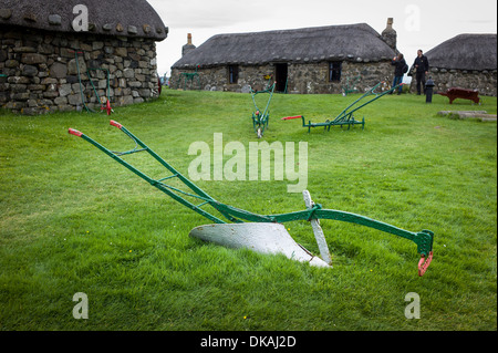 Vieille charrue partager sur l'affichage dans l'air extérieur au musée folklorique de Kilmuir Skye UK Banque D'Images