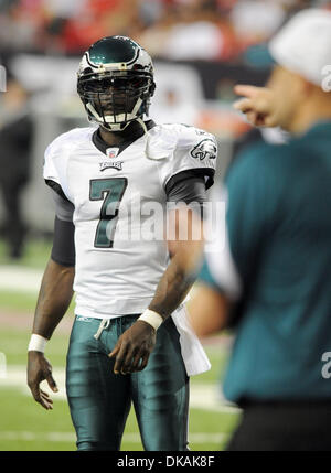 18 septembre 2011 - Atlanta, Géorgie, États-Unis - Philadelphia Eagles quarterback MICHAEL VICK (# 7) se réchauffe avant de jouer les Atlanta Falcons au Georgia Dome. (Crédit Image : © Erik Lesser/ZUMAPRESS.com) Banque D'Images