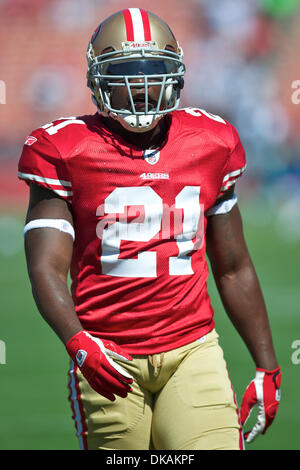 18 septembre 2011 - San Francisco, Californie, États-Unis - 49ers Frank Gore running back (21) se réchauffe avant le match de la NFL entre les Dallas Cowboys et les San Francisco 49ers à Candlestick Park de San Francisco, CA. (Crédit Image : © Matt Cohen/ZUMAPRESS.com) Southcreek/mondial Banque D'Images