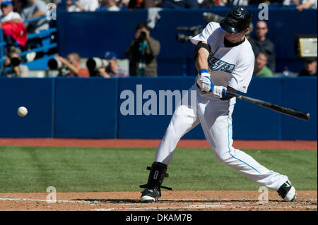 18 septembre 2011 - Toronto, Ontario, Canada - Toronto Blue Jays champ centre Colby Rasmus (28) en action contre les Yankees de New York. Les Blue Jays de Toronto a battu les New York Yankees 3 - 0 au Rogers Centre, Toronto (Ontario). (Crédit Image : © Keith Hamilton/ZUMAPRESS.com) Southcreek/mondial Banque D'Images