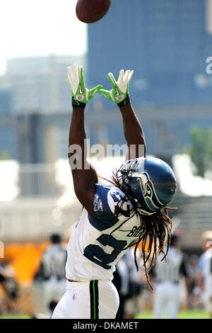 18 septembre 2011 - Pittsburgh, Pennsylvanie, États-Unis - Seattle Seahawks arrière défensif Atari Bigby (27) atteint jusqu'à attraper une passe durant la chaude jeu ups comme Pittsburgh Steelers prendre sur les Seattle Seahawks de Heinz Field de Pittsburgh, PA...vaincre les Seahawks Steelers 24-0. (Crédit Image : © Dean Beattie/global/ZUMAPRESS.com) Southcreek Banque D'Images