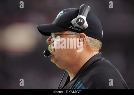 19 septembre 2011 - Atlanta, Géorgie, États-Unis - Philadelphia Eagles l'entraîneur-chef Andy Reid regarde son équipe jouer les Atlanta Falcons au Georgia Dome. Les Falcons défait les Eagles 35-31. (Crédit Image : © Erik Lesser/ZUMAPRESS.com) Banque D'Images