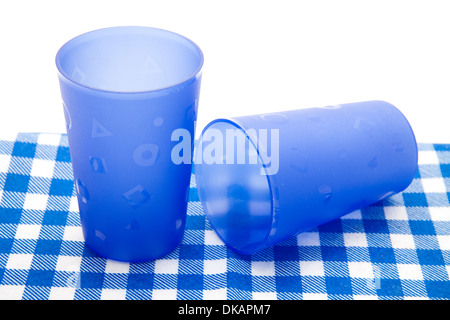 Tasses avec un chiffon d'alcool bleu Banque D'Images