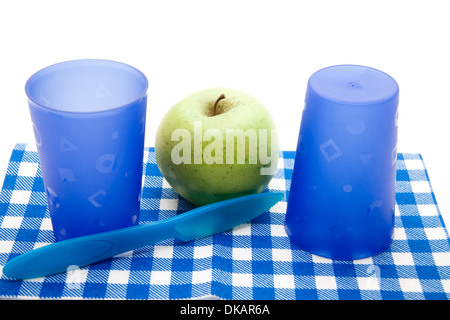 Tasses de boisson bleu avec Apple Banque D'Images