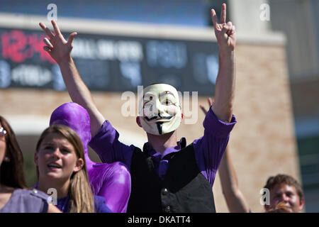 24 septembre 2011 - Fort Worth, Texas, US - TCU Horned Frogs fans cheer au cours de l'action entre la TCU Horned Frogs et l'état de Portland Vikings. TCU Horned Frogs défaite 55-13 Portland State au stade Amon G. Carter. (Crédit Image : © Andrew Dieb/global/ZUMAPRESS.com) Southcreek Banque D'Images