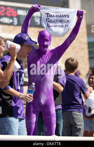 24 septembre 2011 - Fort Worth, Texas, US - TCU Horned Frogs fans cheer au cours de l'action entre la TCU Horned Frogs et l'état de Portland Vikings. TCU Horned Frogs défaite 55-13 Portland State au stade Amon G. Carter. (Crédit Image : © Andrew Dieb/global/ZUMAPRESS.com) Southcreek Banque D'Images