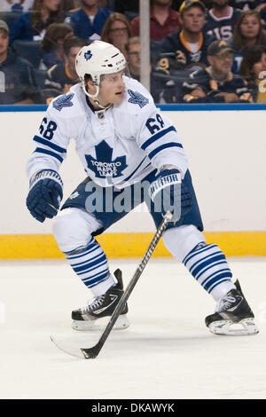 24 septembre 2011 - Buffalo, New York, États-Unis - Toronto Maple Leafs aile droite Kenny Ryan (# 68) en action lors d'un match pré-saison contre les Sabres de Buffalo au First Niagara Center. Buffalo a gagné le match 3-2. (Crédit Image : © Mark Konezny/ZUMAPRESS.com) Southcreek/mondial Banque D'Images