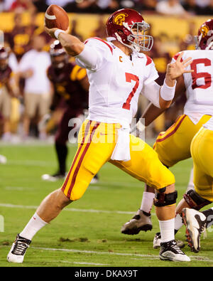 24 septembre 2011 : l'USC Trojans Quarterback Matt Barkley # 7 en action lors d'un match de football entre les NCAA Arizona State Sun Devils de l'université et de l'USC Trojans au Sun Devil Stadium de Tempe, Arizona, remporté par les Sun Devils, 43-22.(Image Crédit : © Max Simbron/Cal/ZUMAPRESS.com) Media Sport Banque D'Images