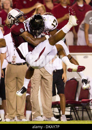 24 septembre 2011 - Columbia, Caroline du Sud, États-Unis - Caroline du Sud Gamecocks Stephon évoluait Gilmore (5) passe à lutter pour la balle contre Vanderbilt Commodores receveur Jonathan Krause (17). South Carolina Gamecocks Stephon évoluait Gilmore (5) a été récompensé par une interception lors de la Vanderbilt vs Caroline du Sud match de football. Le Gamecocks vaincre les commodores 2 Banque D'Images