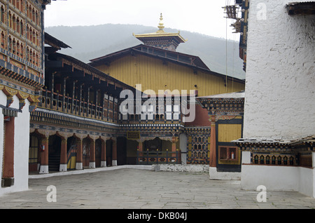 Rinpung Dzong. Grand monastère bouddhique Drukpa Kagyu et forteresse. Vue intérieure Paro. Bhoutan Banque D'Images