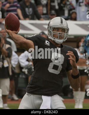 25 septembre 2011 - Oakland, CA, USA - Oakland Raiders vs New York Jets à O.co Coliseum Dimanche, Septembre 25, 2011.Oakland Raiders quarterback Jason Campbell (8)..Raiders Jets battre 34-24 (crédit Image : © Al/ZUMAPRESS.com) Golub Banque D'Images