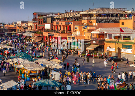 La place Jemaa el-Fna, Marrakech, Maroc Banque D'Images