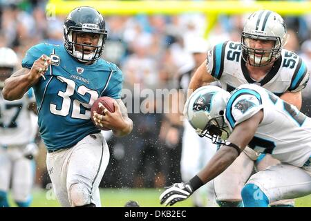 25 septembre 2011 - Charlotte, Caroline du Nord, États-Unis - Jacksonville Jaguars Maurice Jones-Drew running back (32)pendant le jeu.défaite des Panthers Jaguars 16-10 à la Bank of America Stadium à Charlotte en Caroline du Nord. (Crédit Image : © Anthony Barham/global/ZUMAPRESS.com) Southcreek Banque D'Images