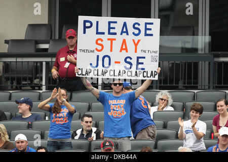 28 septembre 2011 - Flushing, New York, UNITED STATES - Fans montrent des signes dans la première manche contre les Reds de Cincinnati au Citi Field, rinçage, dans l'état de crédit (Image : © Debby Wong/ZUMAPRESS.com) Southcreek/mondial Banque D'Images