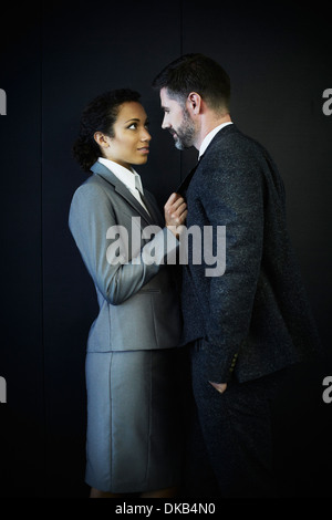 Portrait de couple dans les affaires de l'habillement Banque D'Images