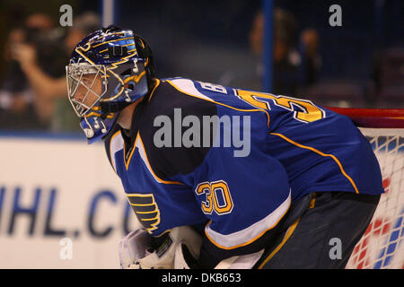 Le 29 septembre, 2011 - Saint Louis, Missouri, États-Unis - Blues de Saint-Louis (30 gardien Ben Bishop), détectée lors d'un match pré-saison de la LNH entre l'Avalanche du Colorado et les Blues de Saint-Louis au Scottrade Center à Saint Louis, Missouri. (Crédit Image : © Scott Kane/ZUMAPRESS.com) Southcreek/mondial Banque D'Images