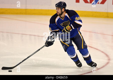 Le 29 septembre, 2011 - Saint Louis, Missouri, États-Unis - le défenseur des Blues de Saint-Louis Roman Polak (46) en action lors d'un match pré-saison de la LNH entre l'Avalanche du Colorado et les Blues de Saint-Louis au Scottrade Center à Saint Louis, Missouri. (Crédit Image : © Scott Kane/ZUMAPRESS.com) Southcreek/mondial Banque D'Images