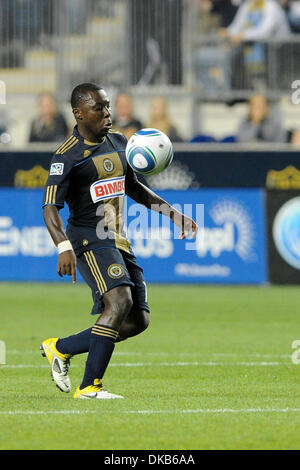 Le 29 septembre, 2011 - Chester, Pennsylvanie, États-Unis - Union de Philadelphie Freddy Adu milieu de terrain (11) avec la balle lors d'action de jeu. Dans un match joué à PPL Park à Chester, Pennsylvanie l'Union de Philadelphie a défait le D.C. United 3-2 (Image Crédit : © Mike Southcreek/ZUMAPRESS.com)/human life by Sylvester Graham Banque D'Images