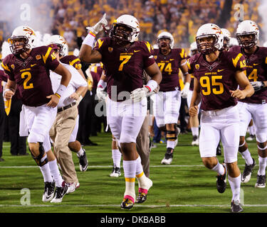 1 octobre, 2011 : Vontaze Burfict le secondeur de l'état de l'Arizona # 7 avant un match de football entre les NCAA Arizona State Sun Devils de l'université et l'Université de l'oregon Les castors au Sun Devil Stadium de Tempe, Arizona, remporté par les Sun Devils, 35-20.(Image Crédit : © Max Simbron/Cal/ZUMAPRESS.com) Media Sport Banque D'Images