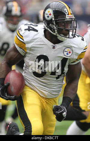 Le 2 octobre 2011 - Houston, Texas, États-Unis - Pittsburgh Steelers Rashard Mendenhall (34) porte le ballon de la zone rouge. Il a battu Houston Texans Pittsburgh Steelers 17-10 au Reliant Stadium de Houston au Texas. (Crédit Image : © Luis Leyva/ZUMAPRESS.com)/Southcreek Banque D'Images