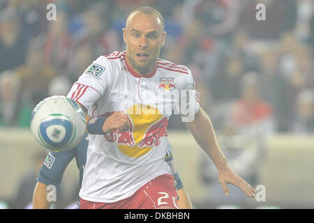 4 octobre 2011 - Harrison, New Jersey, États-Unis - New York Red Bulls Terrain Joel Lindpere (20) de la Major League Soccer l'action au stade Red Bull à Harrison dans le New Jersey New York Los Angeles défaites 2 à 0 (Crédit Image : © Brooks von Arx/Southcreek/ZUMAPRESS.com) Banque D'Images