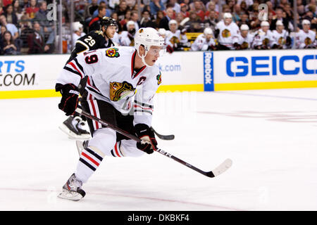 7 octobre 2011 - Dallas, Texas, US - Blackhawks de Chicago Le Capitaine Jonathan Toews (19) au cours de l'action entre les Stars de Dallas et les Blackhawks de Chicago. Dallas gagne leur ouverture à domicile contre Chicago 2-0 à l'American Airlines Center. (Crédit Image : © Andrew Dieb/ZUMAPRESS.com)/Southcreek Banque D'Images