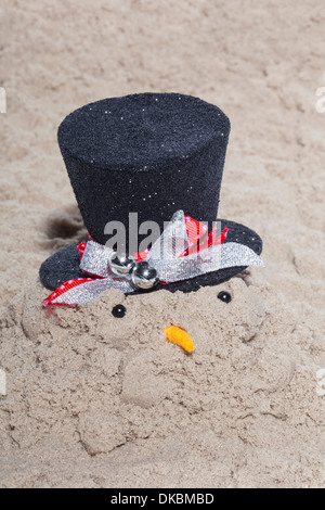 Bonhomme de sable de fusion dans le sable Banque D'Images