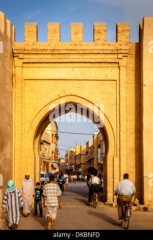 Porte d'entrée de la médina (vieille ville), Taroudant, Maroc Banque D'Images