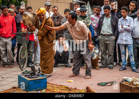 Place Assarag Charmeur de serpent, Place, Taroudant, Maroc Banque D'Images