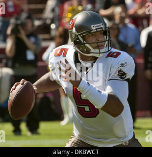 9 octobre 2011 - San Francisco, CA, USA - San Francisco 49ers vs Tampa Bay Buccaneers au Candlestick Park Dimanche, 9 octobre 2011. Tampa Bay Buccaneers quarterback Josh Freeman (5)..49ers Beat Buccaneers 48-3 (crédit Image : © Al/ZUMAPRESS.com) Golub Banque D'Images