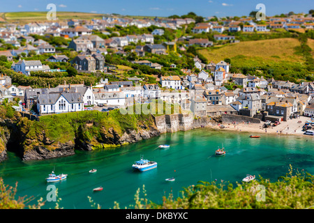 Port Isaac (Porthysek), un petit et pittoresque village de pêcheurs sur la côte atlantique de l'Amérique du Cornwall, Angleterre, Royaume-Uni Banque D'Images