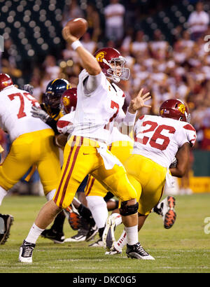 13 octobre 2011 - San Francisco, CA, USA - USC Matt Barkley lance un passage jusqu'au cours de son champ 30-9 victoire sur Cal. Cal vs USC football à AT & T Park le jeudi 13 octobre, 2011. Marty Bicek/ZumaPress.com (crédit Image : © Marty Bicek/ZUMAPRESS.com) Banque D'Images