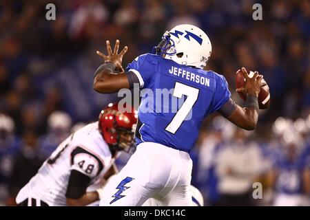 13 octobre 2011 - Colorado Springs, Colorado, États-Unis - Air Force Falcons quarterback Tim Jefferson (7) revient d'un laissez-passer pendant la deuxième moitié. L'Air Force Falcons hébergé San Diego State Aztecs à Falcon Stadium à Colorado Springs, CO (crédit Image : © Isaiah Downing/Southcreek/ZUMApress.com) Banque D'Images