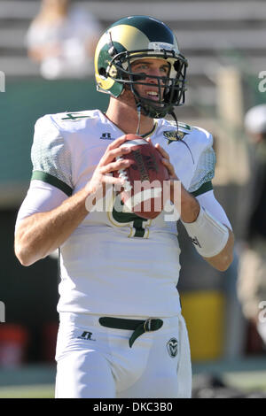 15 octobre 2011 - Fort Collins, Colorado, États-Unis d'Amérique - Colorado State Rams quarterback Pete Thomas (4) se réchauffe avant un match contre Boise State à Sonny Lubick Field at Hughes Stadium. (Crédit Image : © Michael Furman/Southcreek/ZUMAPRESS.com) Banque D'Images