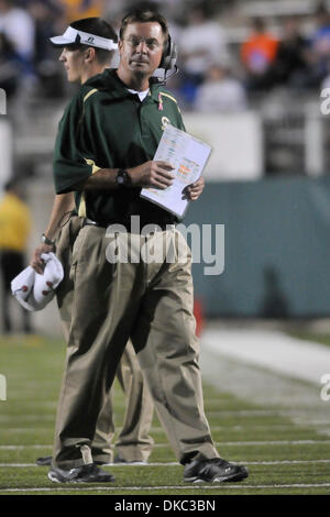 15 octobre 2011 - Fort Collins, Colorado, États-Unis d'Amérique - Colorado State Rams entraîneur Steve Fairchild au cours d'un match contre l'Boise State Broncos à Sonny Lubick Field at Hughes Stadium. La moitié de la Boise State mène la Colorado State 63-13. (Crédit Image : © Michael Furman/Southcreek/ZUMAPRESS.com) Banque D'Images