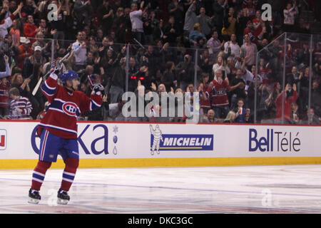 15 octobre 2011 - Montréal, Québec, Canada - Canadiens de Montreal avant Tomas Plekanec (14) célèbre son but en deuxième période action pendant le match des Canadiens de Montréal contre l'Avalanche du Colorado au Centre Bell. Après deux périodes, le Colorado mène 4-3. (Crédit Image : © Philippe Champoux/Southcreek/ZUMAPRESS.com) Banque D'Images
