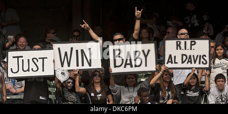 16 octobre 2011 - Oakland, CA, USA - Oakland Raiders vs Cleveland Browns chez O.co Coliseum Dimanche 16 Octobre, 2011. Se souvenir des fans Al Davis..Raiders Beat Browns 24-17 (crédit Image : © Al/ZUMAPRESS.com) Golub Banque D'Images