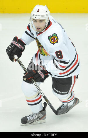 20 octobre 2011 - Denver, Colorado, États-Unis d'Amérique - Blackhawks de Chicago Nick Leddy (8) au cours d'un match contre l'Avalanche du Colorado au centre Pepsi. Les Blackhawks de Chicago a battu l'Avalanche du Colorado 3-1. (Crédit Image : © Michael Furman/Southcreek/ZUMAPRESS.com) Banque D'Images