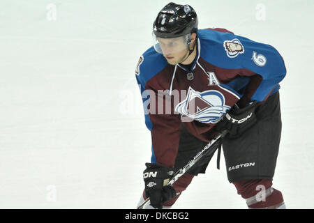 20 octobre 2011 - Denver, Colorado, États-Unis d'Amérique - Avalanche du Colorado Erik Johnson (6) au cours d'un match contre les Blackhawks de Chicago au centre Pepsi. Les Blackhawks de Chicago a battu l'Avalanche du Colorado sont à égalité 3-1. (Crédit Image : © Michael Furman/Southcreek/ZUMAPRESS.com) Banque D'Images