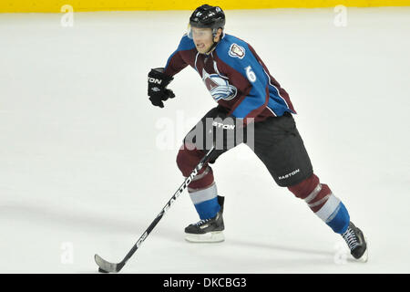 20 octobre 2011 - Denver, Colorado, États-Unis d'Amérique - Avalanche du Colorado Erik Johnson (6) au cours d'un match contre les Blackhawks de Chicago au centre Pepsi. Les Blackhawks de Chicago a battu l'Avalanche du Colorado sont à égalité 3-1. (Crédit Image : © Michael Furman/Southcreek/ZUMAPRESS.com) Banque D'Images