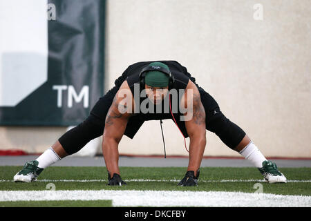 22 octobre 2011 - East Lansing, Michigan, États-Unis d'Amérique - Michigan State Spartans aborder Jerel défensive Digne (99) avant le match entre le Wisconsin Badgers et Michigan State Spartans. (Crédit Image : © Rey Del Rio/Southcreek/ZUMAPRESS.com) Banque D'Images