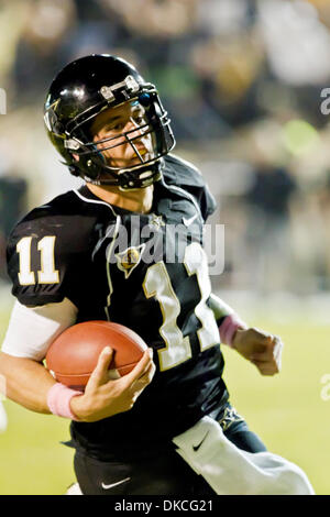 22 octobre 2011 - Nashville, Tennessee, États-Unis - Vanderbilt Commodores quarterback Jordanie Rodgers (11) rushes pour un touché dans la première moitié. Vanderbilt Commodores mènent l'armée de chevaliers noirs 23 - 6 à la moitié au stade Vanderbilt à Nashville, TN (crédit Image : © Allan Wagner/Southcreek/ZUMAPRESS.com) Banque D'Images