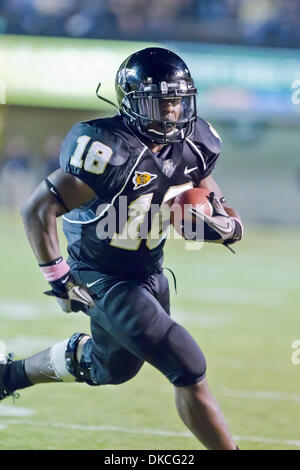 22 octobre 2011 - Nashville, Tennessee, États-Unis - Vanderbilt Commodores d'utiliser de nouveau Jerron Seymour (18) avec l'un de ses 10 mètres et comporte pour 27 TD 1. Le Vanderbilt Commodores défait les Black Knights de l'Armée de terre 44 - 21 Stade de Vanderbilt à Nashville, TN (crédit Image : © Allan Wagner/Southcreek/ZUMAPRESS.com) Banque D'Images