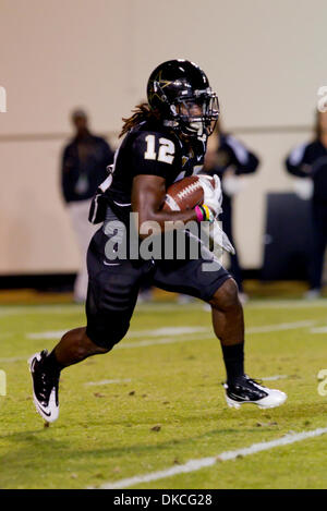 22 octobre 2011 - Nashville, Tennessee, États-Unis - Vanderbilt Commodores arrière défensif Steven Clarke (12) avait deux retours de lancement pour 40 yards. Le Vanderbilt Commodores défait les Black Knights de l'Armée de terre 44 - 21 Stade de Vanderbilt à Nashville, TN (crédit Image : © Allan Wagner/Southcreek/ZUMAPRESS.com) Banque D'Images